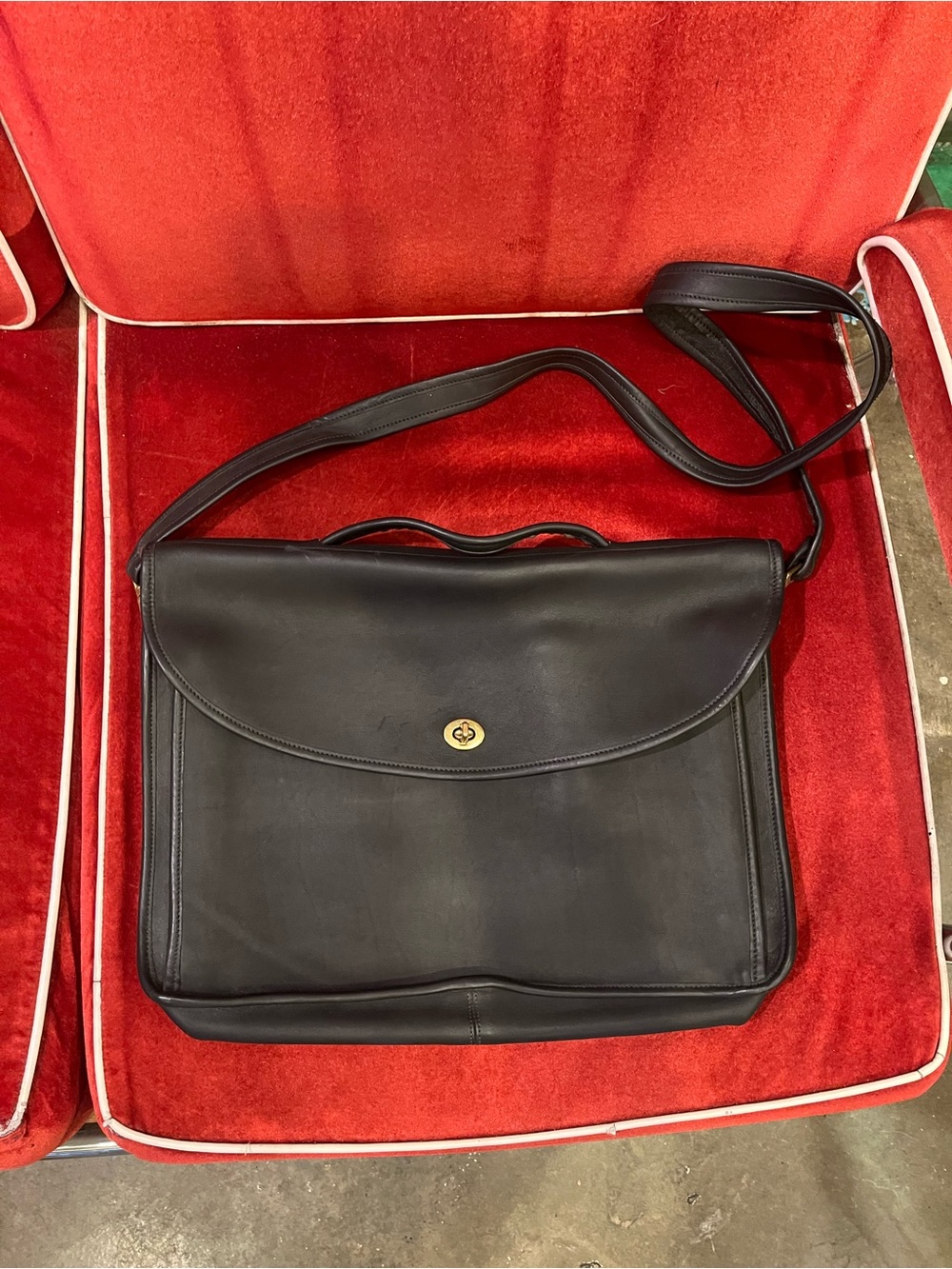 Laura USA Classic Black Leather Messenger Bag -